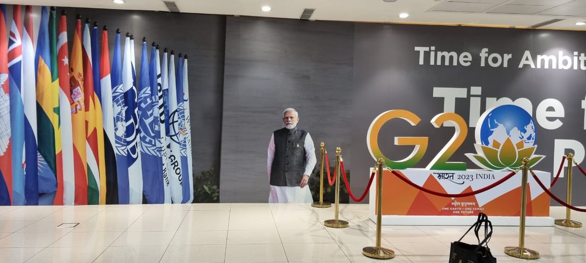 Shocked to see that Delhi International Airport does not have enough space to have a full photograph of Hon'ble Prime Minister Sh @narendramodi at the international arrival lobby which is witnessing eminent G20 guests every day @PMOIndia @AAI_Official @MIB_India @ministryofhome1