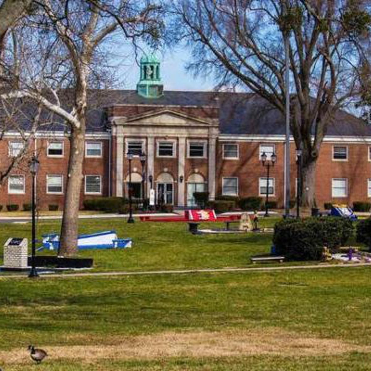 DailyChoicesMag's tweet photo. In this article, we will provide you with the list of the worst colleges in the USA by state. So if any of these colleges have been on your mind, you might want to reconsider and find better colleges that have more to offer to attend.