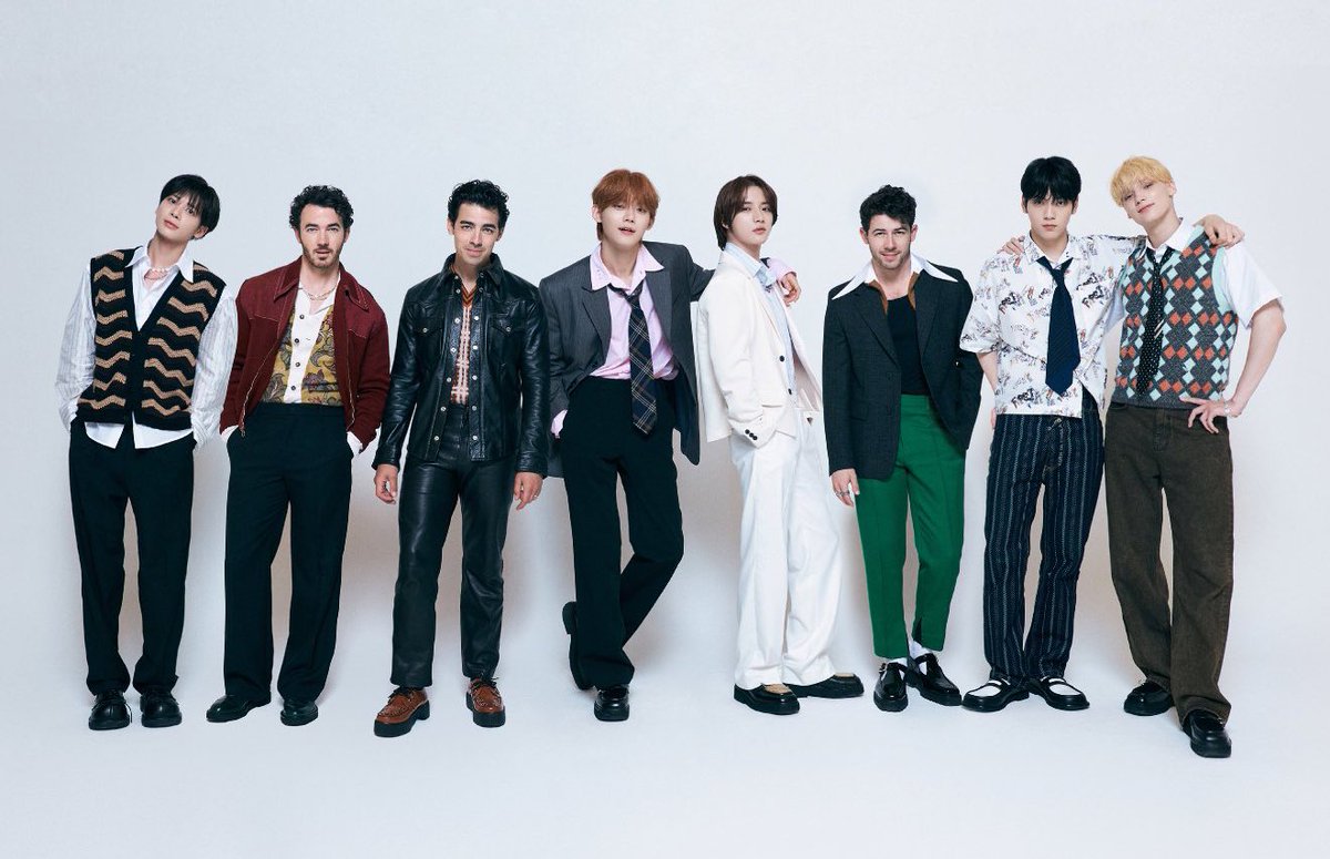 TXTUNOFFlClAL's tweet photo. THEY DEBUT IN 24 HOURS GUYS! https://t.co/GXGbK2dGpN