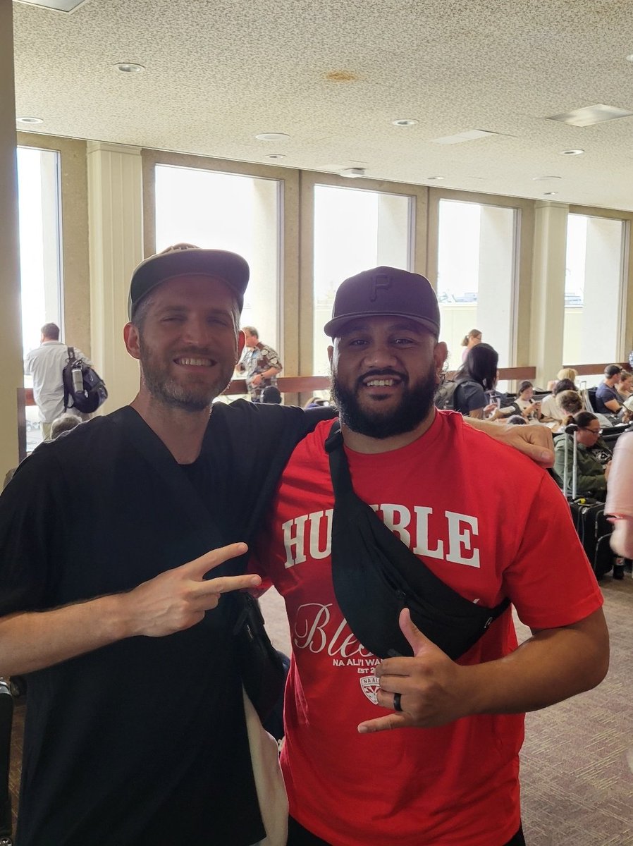 StarrSua's tweet photo. Met the LEGEND! @harrymack #iykyk #freestylerapper #rapper #Legend https://t.co/dFlqv8f5rX