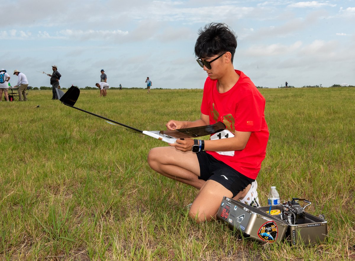 NARRockets's tweet image. 🚀 Today at the World Spacemodeling #Championship (WSMC), the seniors &amp;amp; juniors participated in S8 Contest Flights. 🚀 Its always exciting to watch them with the radio control rocket gliders! Check out images from the event &amp;amp; learn more at: nar.org/site/wsmc-2023… #WSMC2023