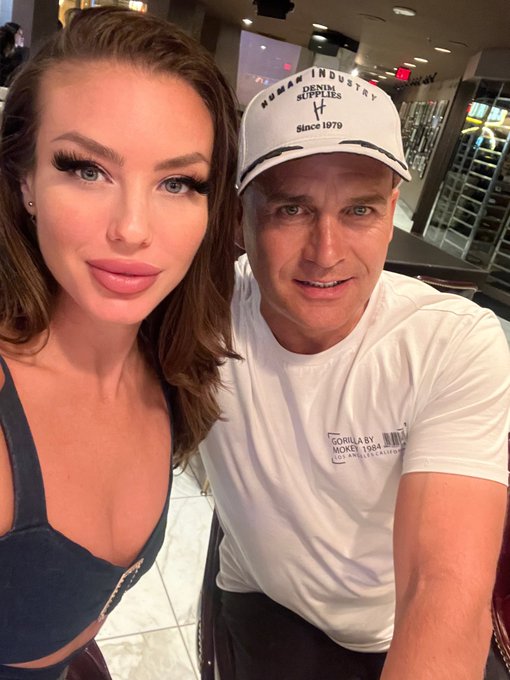 @LeeNetworkNV  wonderful dinner with Derek @ Oscar&rsquo;s Steakhouse NV https://t.co/59IAq19y4p<a class="tags" target="_blank" title="On Twitter" href="/?out=eyJ0eXAiOiJKV1QiLCJhbGciOiJIUzUxMiJ9.eyJpYXQiOjE3MjA1Mjk2NjAsImlzcyI6InR3cG9ybnN0YXJzLmNvbSIsIm5iZiI6MTcyMDUyOTY2MCwiZXhwIjoxNzUyMDY1NjYwLCJyZWRpcmVjdF91cmwiOiJodHRwczovL3R3aXR0ZXIuY29tL0xlZU5ldHdvcmtOViJ9.x3FgH82kjPTwTqF7UFelz9WpJvYodKTECOSvgUjHFk8c-3KZ-Bz2phlz9ConPN2__RHHEn1jHNQOJhXgiXuVTQ">@LeeNetworkNV</a><a href="/tag/foodie"class="tags"><span>#foodie</span></a><a href="/tag/homemade"class="tags"><span>#homemade</span></a><a href="/tag/cake"class="tags"><span>#cake</span></a><a href="/tag/yummy"class="tags"><span>#yummy</span></a><a href="/tag/pancake"class="tags"><span>#pancake</span></a><a href="/tag/crea"class="tags"><span>#crea</span></a>