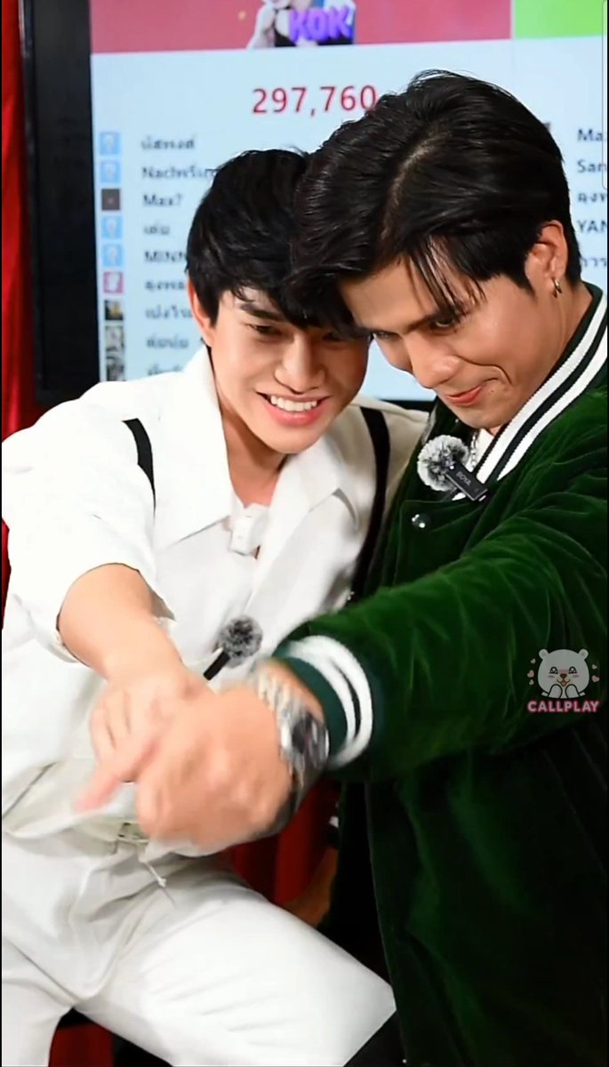 ShadowGrrrlRawr's tweet photo. I took some screenshots of their live. 🥰
Part 1/5
#รักโคตรๆโหดอย่างมึง3 #นีลนิค #ตัสก๊ก #เดย์อิฐ #neilnick #lovesyndromethebeginning #callplay #callplaylive #แอปหมีชมพู #handsomecall https://t.co/DDyc4A9kCo