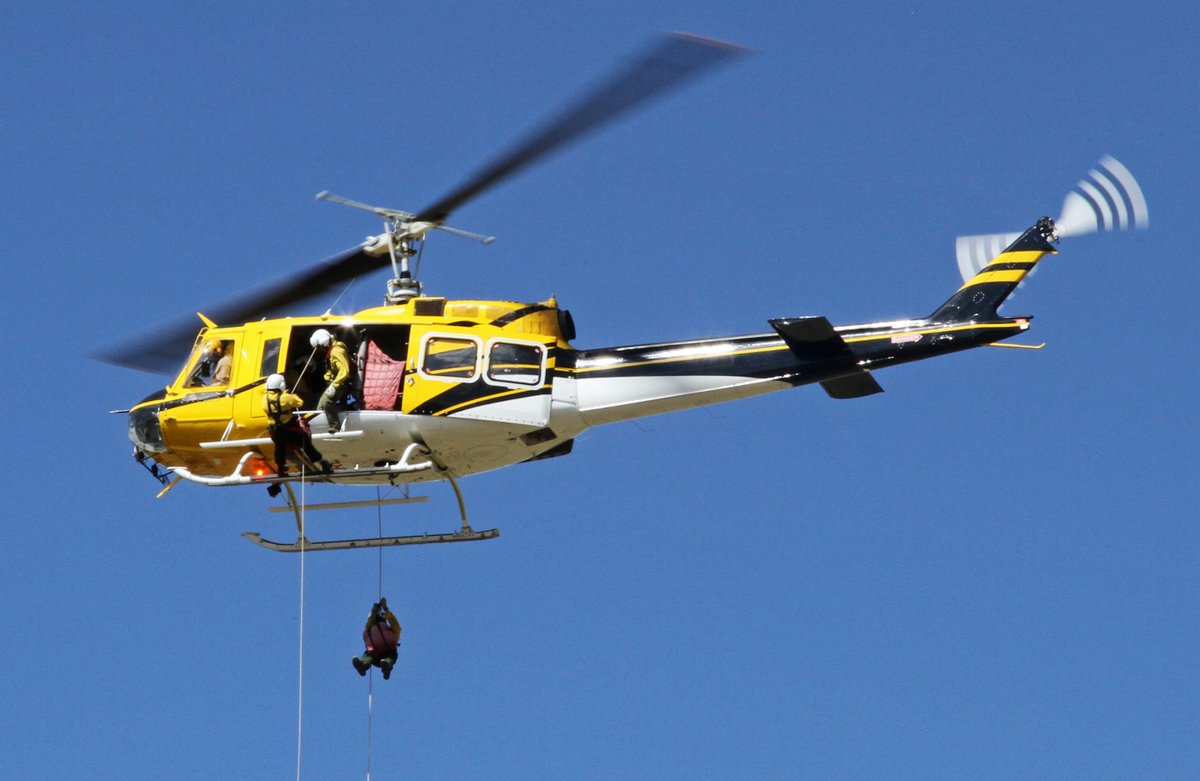 As of 6:00 AM, there are 555 firefighting personnel on the #ChrisMountainFire. 500 acres &35% contained.
Resources:
14 Engines
13 Handcrews
4 Dozers
7 Helicopters
2 Air Attack
📸 To maintain currency, the Lucky Peak heli-rappel crew performs mandatory rappels.
#FireSeason2023