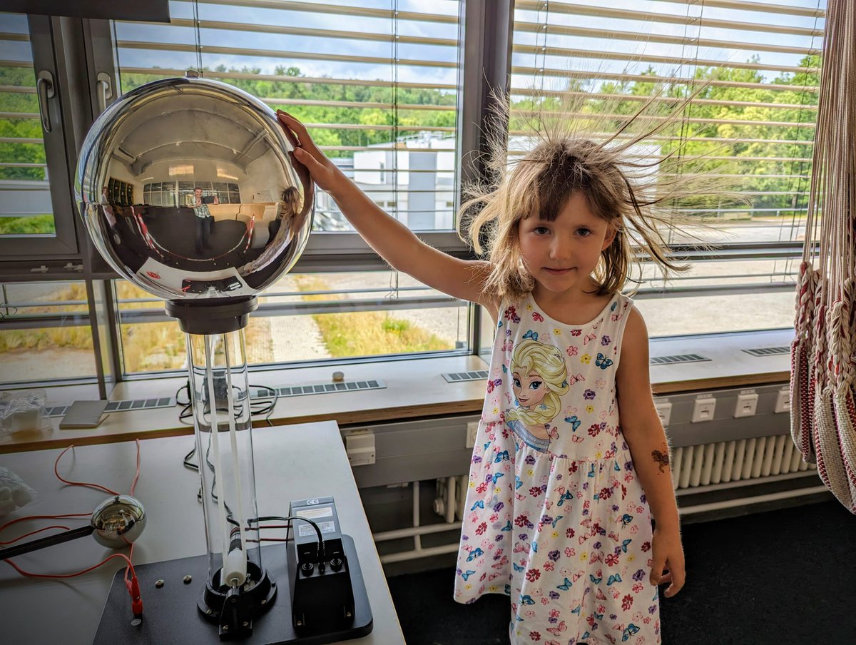 MPI_IS's tweet photo. Our Robotic Materials Dept. hosted 10 kids from our Kita  "Forscherzwerge" for a fun scientific activity yesterday. The kids learned about static electricity using a Van de Graaff generator that makes the hair fly and more. Inspiration of a new generation of researchers ⚡⚡⚡ https://t.co/7nFWpMbj7K