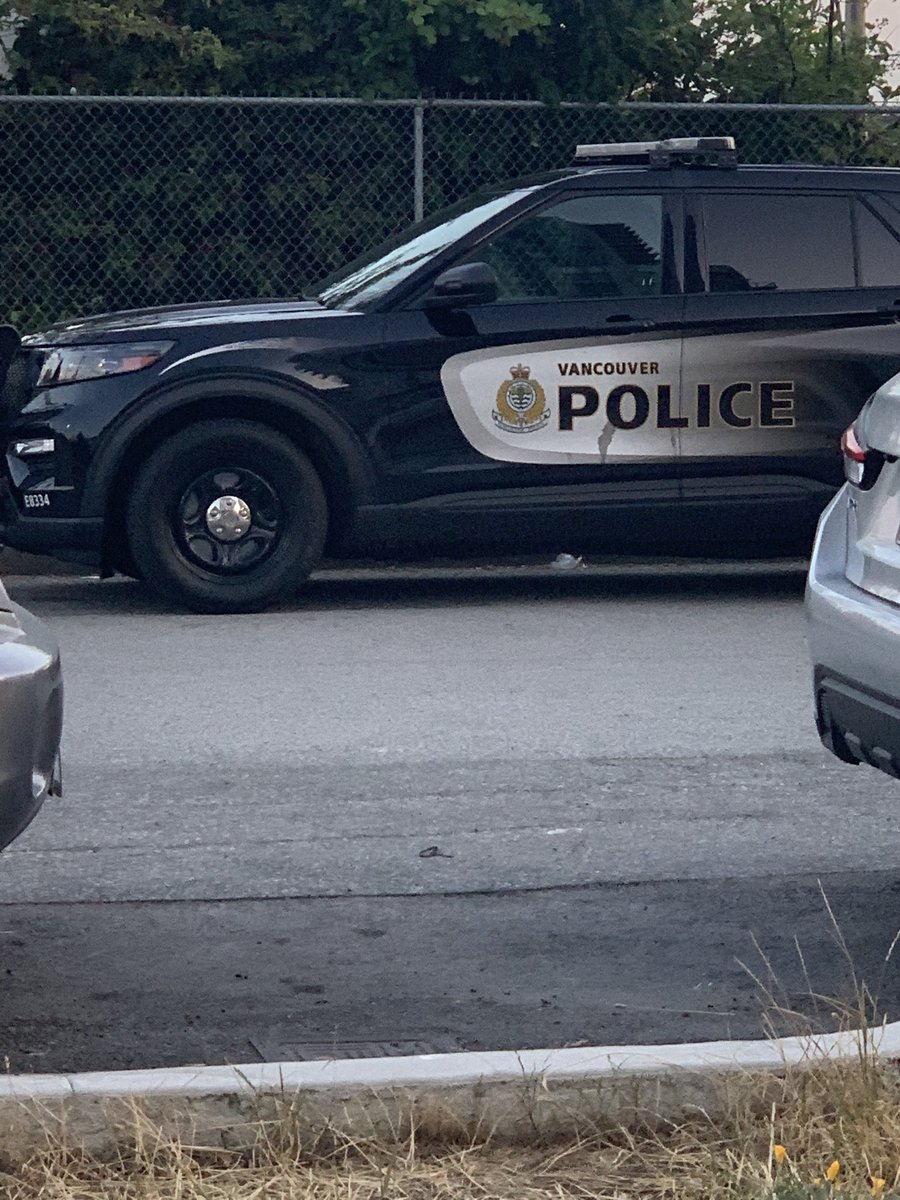 LeeLeeBeeLeeLee's tweet image. 2 #VPD officers at the front of my locked building- when I open the door they don’t say anything- just push past me - I say something- their response we are the VPD- ya and- if you have some where to go - communicate- don’t push pass like you own the place #acab