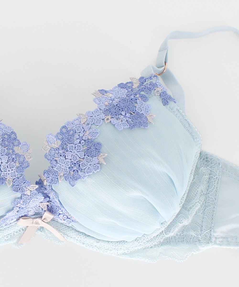 absorle's tweet photo. シフォンハイランドランジア　ブラ＆ショーツセット
￥2,970

ストライプシフォンに立体的なケミカルレースをあしらった可愛らしいブラセット。
紫陽花をモチーフにしたレースは、可憐な雰囲気に仕上がっています。

#Absorle #中北成美 #アブソール
#ブラジャー　#ランジェリー

ご購入はこちら https://t.co/jRUOgxRois