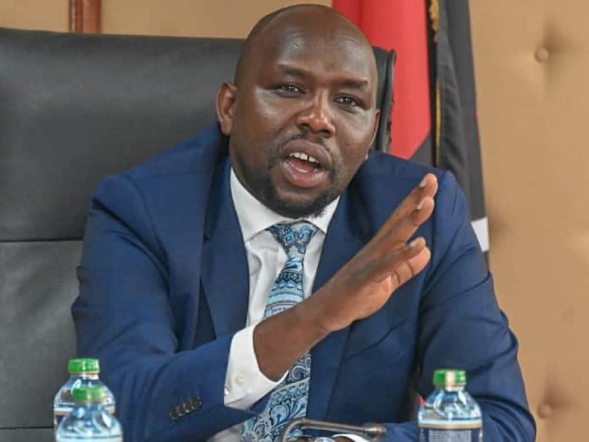 Kenyans react to CS Murkomen proposal saying the government should pay for the proposed changes… “There are approximately 300,000 matatus @ma3Route and school buses. If each has to spend 30,000 for the changes, it will cost them Kshs. 9B” Hatuna hiyo pesa! Wako sawa? #Brekko