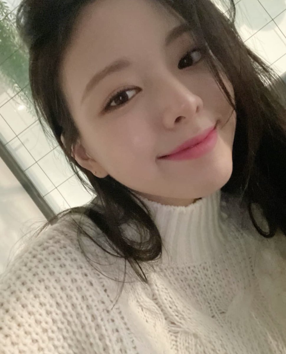 en esta casita somos del team #𝙵ireと𝕎ater𑁦会う hasta la ripeada masiva y claro que las monitas me iban a sacar a mí para representarlas ☝️ nada más que conste que no hago estas cositas obligada, solo amo a the #𝙹uly𔘓𝚜easons sm. 

𝚟anilla &amp; 𝑡ea ໑ ˖ ࣪ ♡ 𝙼adoka!