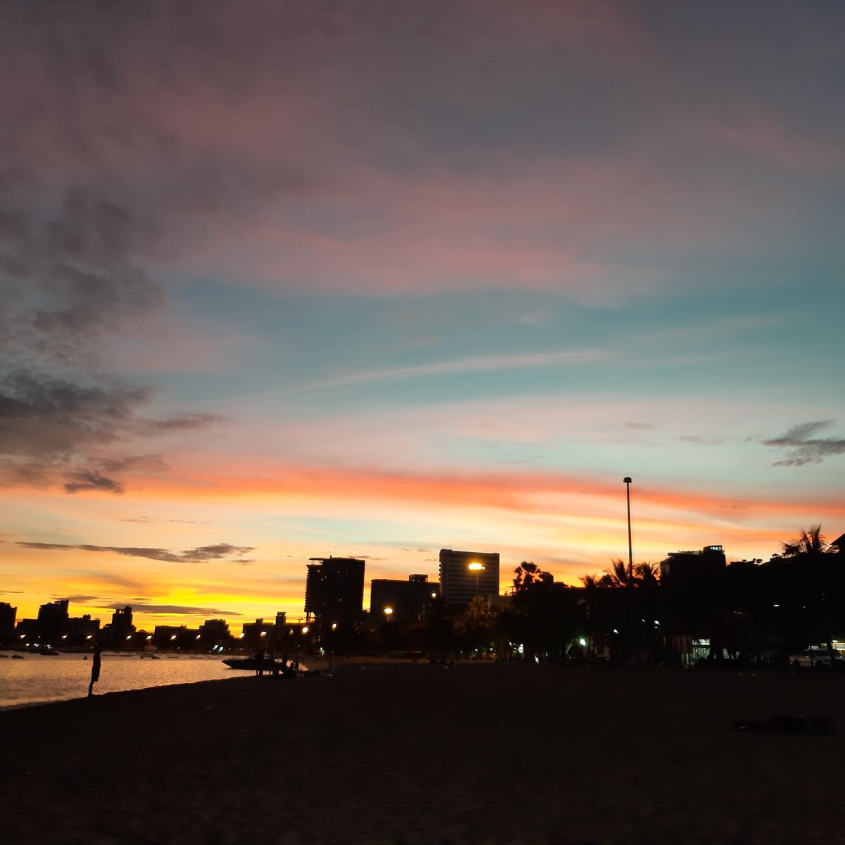 pramul18's tweet photo. Pattaya beach  to day
#Thailand https://t.co/doU3N4SU1u