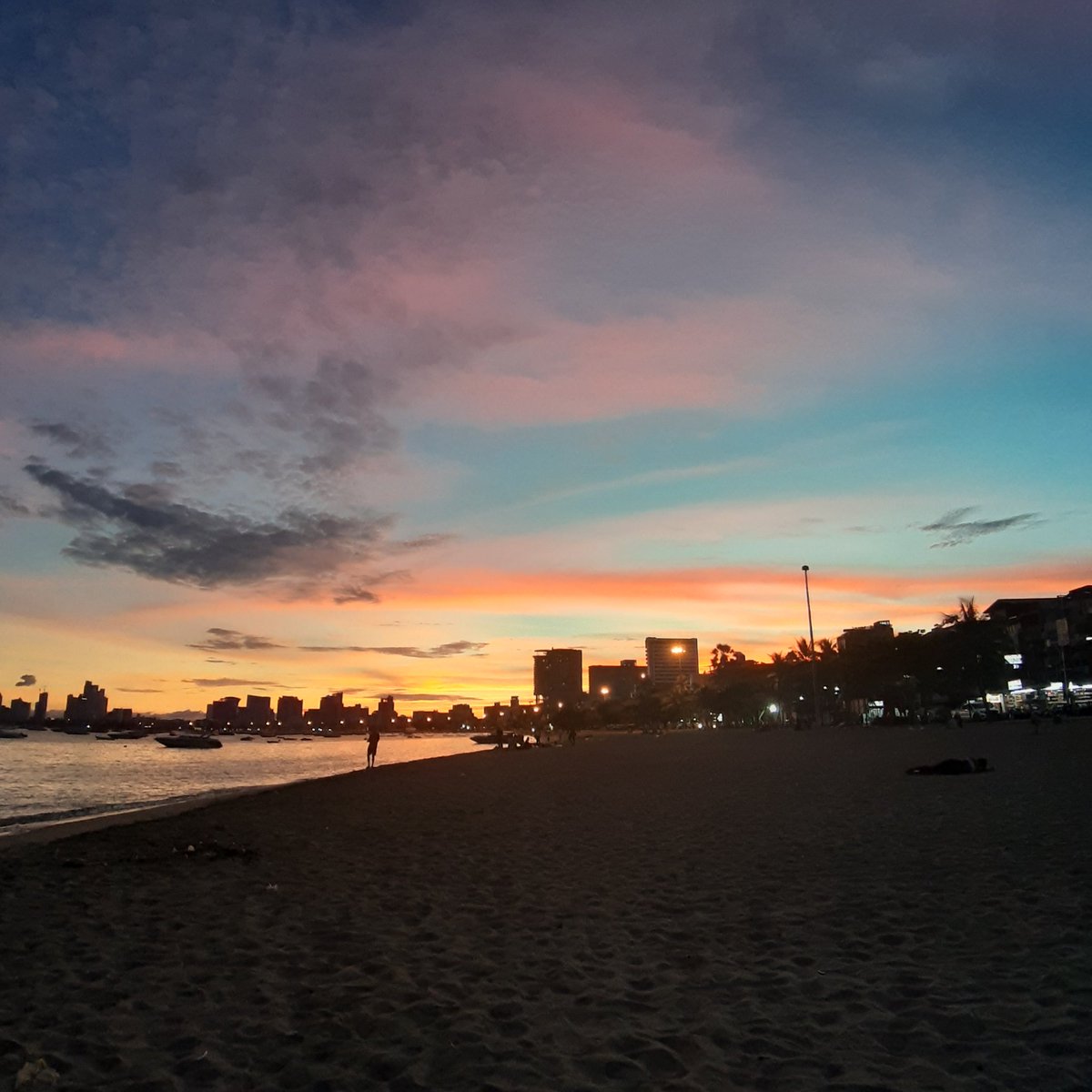 pramul18's tweet photo. Pattaya beach  to day
#Thailand https://t.co/doU3N4SU1u