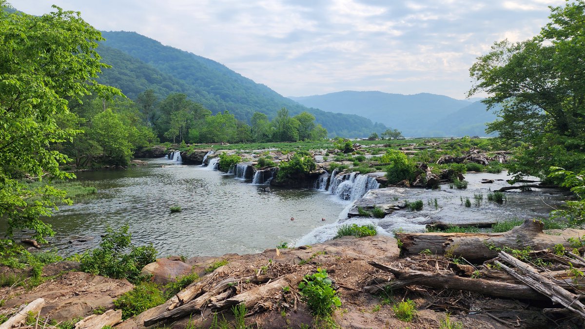 dsibray's tweet photo. Another beautiful afternoon on the New River at Sandstone Falls! I'm marketing a beautiful fishing camp just downstream: https://t.co/8msfc1QDtG #newrivergorge #westvirginia #sandstonefalls https://t.co/2R8f8IGb9G