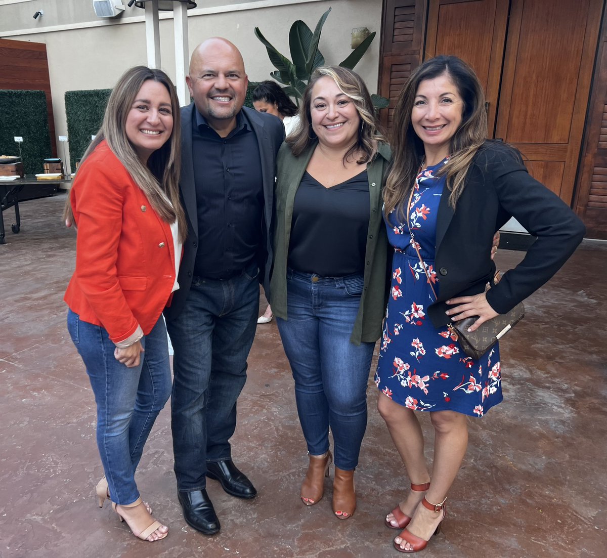 MaryPtamary's tweet image. CALSA is ready to rock n roll…..learning, collaborating and sharing great ideas, record breaking 440 in attendance ….@zjgalvan @ChrisGocke @OfeliaLarivier5 @BUSDFuentes @mrsjessgomez @DrRenaeBryant @DrJPSanchez @DrUrsulaER @PattyFudge @juansantos1976