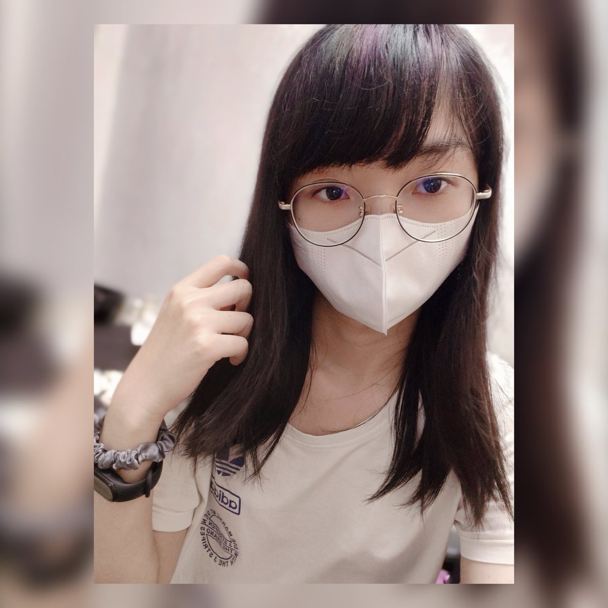 論口罩的重要性🤣🤣（？？？？
圖1是自己買的口罩ww 
圖2是之前平常出門戴的口罩XDD
感覺兩張看起來差很多🤣🤣
自己更喜歡第一張啦ww

話說有沒有人已經開始用ig的 Threads 我剛才還想說這是甚麼東西
去Google 了一下 發現好像是跟推特很像的東西 於是我就載了ww
有用的人留言讓我知道一下🥺🥺 https://t.co/4ZGqs9fjcd