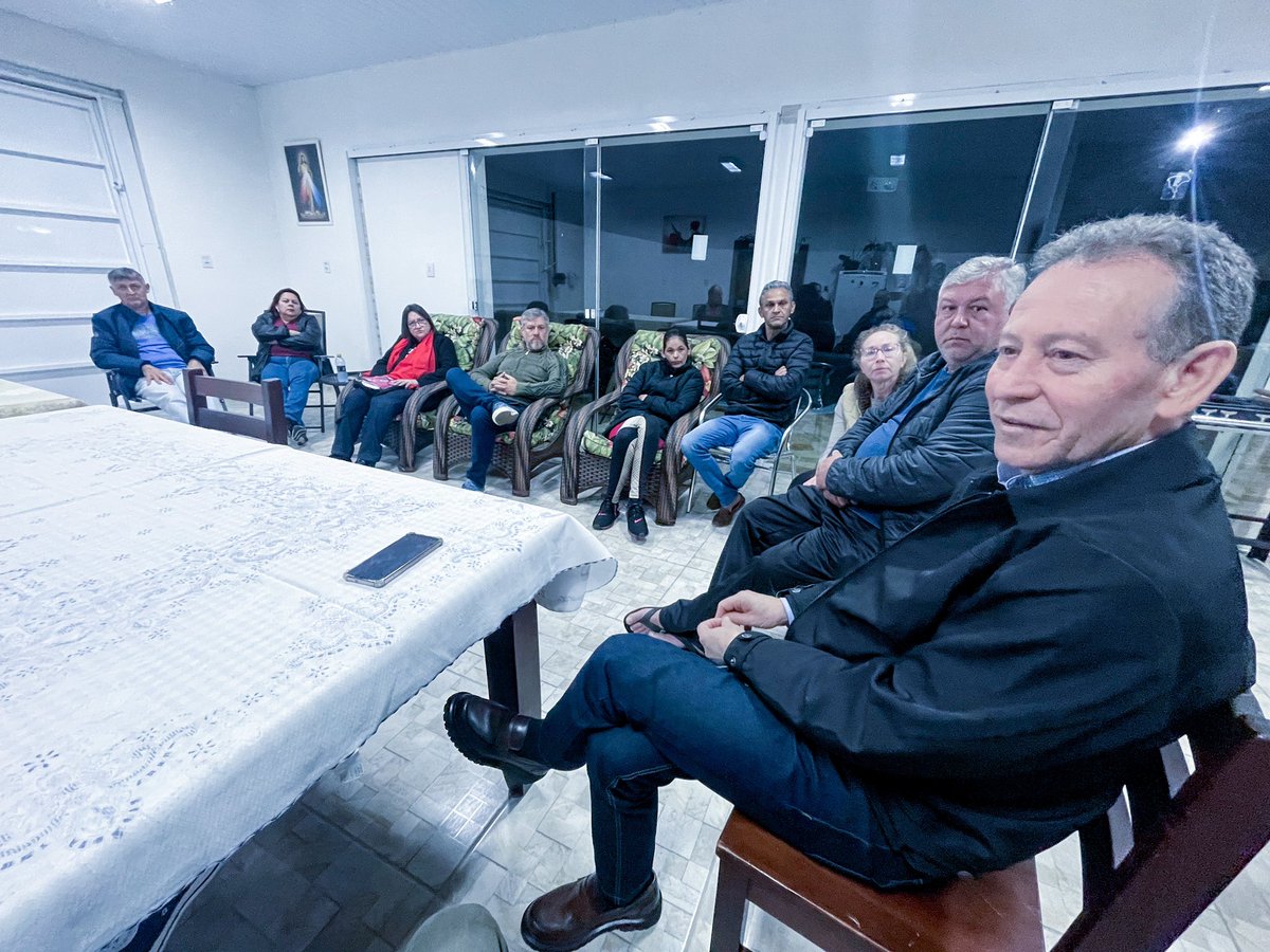 ProfessorLemos's tweet photo. #lemosnaestrada | Encerramos nossa quarta-feira (5/7), em Rio Negro, com uma boa reunião na casa da Simone e do Paulo Foerster, com lideranças do município e região.  
#lemosnãopara #mandatopopular #professorLemoseuaprovo #lemosmerepresenta #lemosaluta https://t.co/3cXaUqjHdh