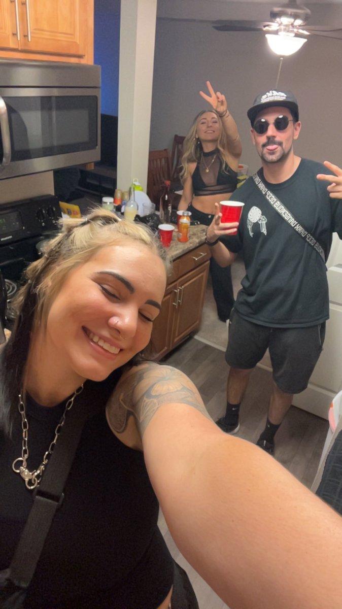 i’m screaming and hollerin at the top of my lungs happy birthday to this guy. ilysm kyle thank u for being one of my bestest pals i have 🫶🏼