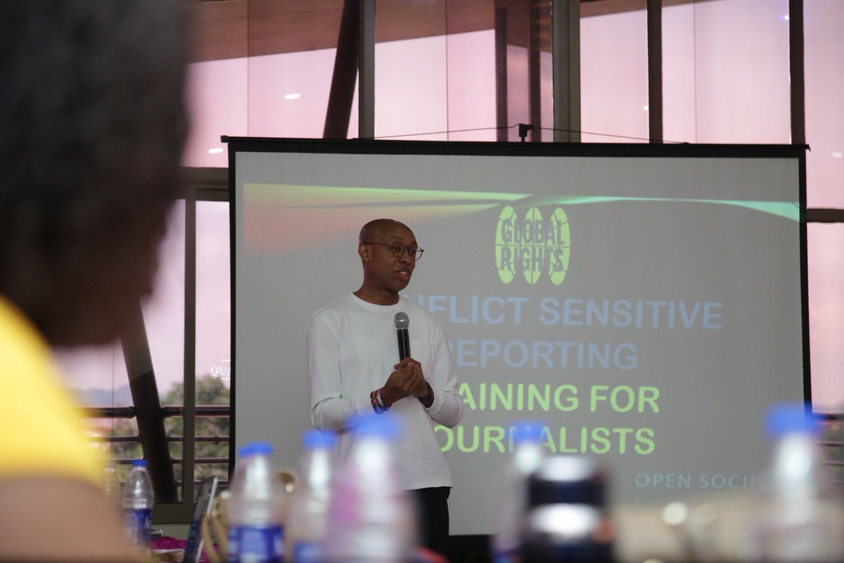 PHWAKAWAKA's tweet photo. Objective Reporting is the right thing to do. Pursue the Fact and Report it as an Investigative Journalist...@ChidiOdinkalu #ConflictSensitiveReporting https://t.co/oVzo7Bkz1q