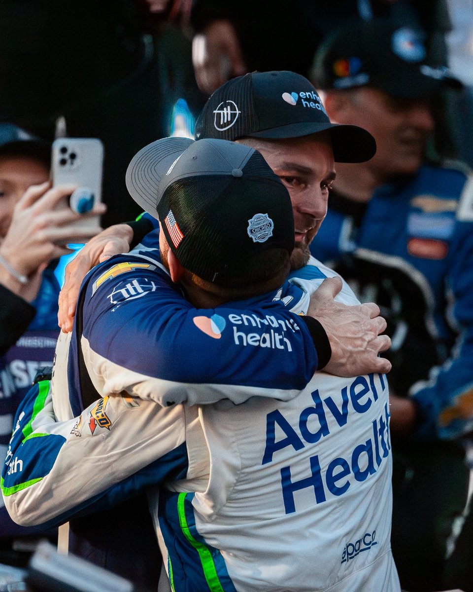 NASCAR's tweet photo. Respect between teammates. 

@shanevg97 | @RossChastain https://t.co/Vq9YY1LNXo