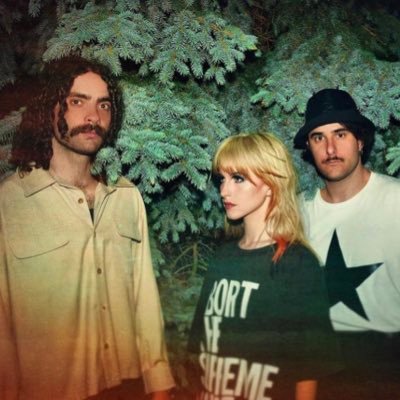💬 Hayley Williams para <a href="/coupdemain/">Coup De Main</a> 

"Paramore no sería una banda si Taylor York no existiera, ese es su compromiso y contribución de por vida, por lo que todos deberíamos estar agradecidos"