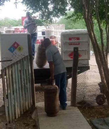 Gracias al gobierno bolivariano de nuestro Pdte <a href="/NicolasMaduro/">Nicolás Maduro</a> se logro beneficiar 1.580 familias con la entrega de gas doméstico en los sectores: Barrio Unión, Tierra Santa, Guriguire, Moscú, seguimos Venciendo!!
<a href="/CLAP_NEsparta/">Comunicadores CLAP Nueva Esparta</a> 
<a href="/mari_velasquez/">Marisel Velásquez</a>