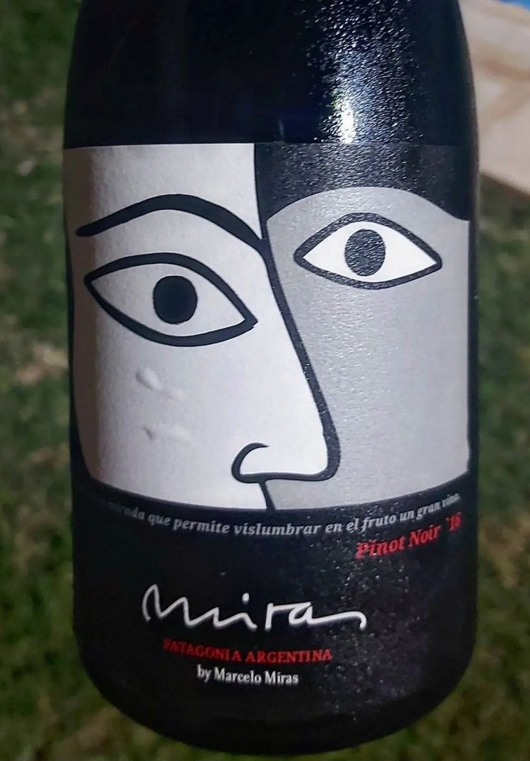 Miércoles de #PinotNoir 🍷👏
#MirasWines #Patagonia #Arg
<a href="/marcelomiras/">Marcelo Miras</a> <a href="/BodegaMiras/">Bodega Miras</a>
