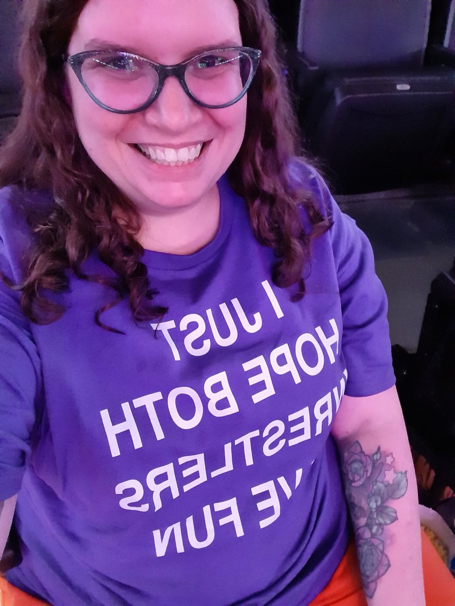 squarilyn's tweet image. Repping @TwilightPalms at AEW tonight!