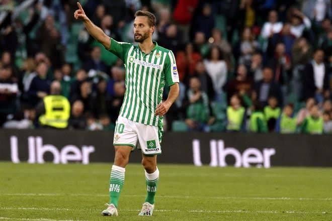 1_cocoo's tweet photo. #Fichajes: La estrella del Real Betis, Sergio Canales, estaría cerca de convertirse en nuevo jugador del Monterrey de la Liga MX. 🇪🇦➡️🇲🇽
La operación estaría entre los 12 y 15 millones de dólares. 💰
🚨 @fer_esquivel22

#UnCoco #LigaMX #LaLiga #Rayados #RealBetis https://t.co/TkdZGfscn0