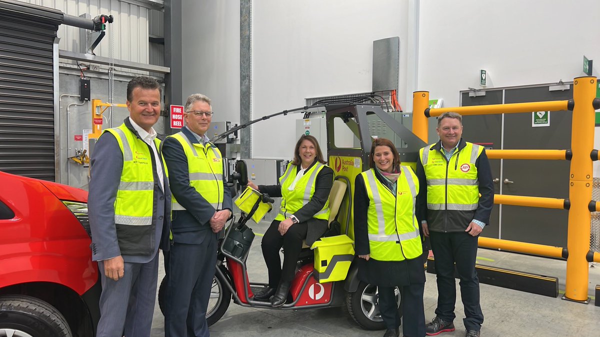 Catherine King MP (@catherinekingmp) on Twitter photo Like <a href="/auspost/">Australia Post</a>, the Albanese Government is delivering for regional Australia.
Ballarat’s first post office opened in a tent in 1851, now we’ve built a brand new distribution centre to get letters and parcels out the door quickly and efficiently. Like <a href="/auspost/">Australia Post</a>, the Albanese Government is delivering for regional Australia.
Ballarat’s first post office opened in a tent in 1851, now we’ve built a brand new distribution centre to get letters and parcels out the door quickly and efficiently.
