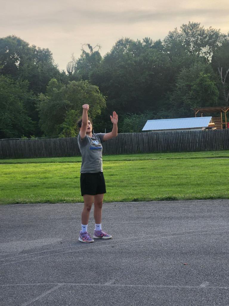 LBeattheodds's tweet photo. @lusihagopian11 on her journey to Kentucky, made a few stops to get some shots up. #alwaysfindaway 💛🖤🏀 https://t.co/qEpP4u1uEv