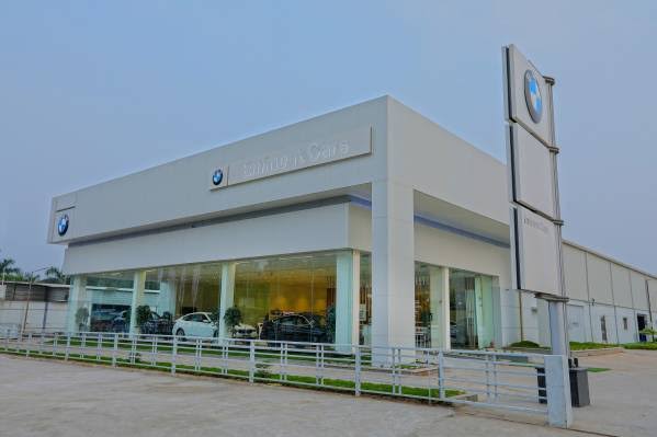 HitenderV's tweet photo. Brings your #EVs and charge them at this wonderful location in #Vadodara which has #ABB #DCFastCharger hosted on #RechargeEV network.
Location : Eminent Cars, Vadodara, Gujarat
Map Coordinates : https://t.co/Ak8RsOMOW8
Download Recharge EV app and start charging !
#reliable #sustainable #EVCharging #ElectricVehicles #EVCars #Gujarat #ClimateActionNow #ClimateCrisis #missiontozero #ZeroEmissions