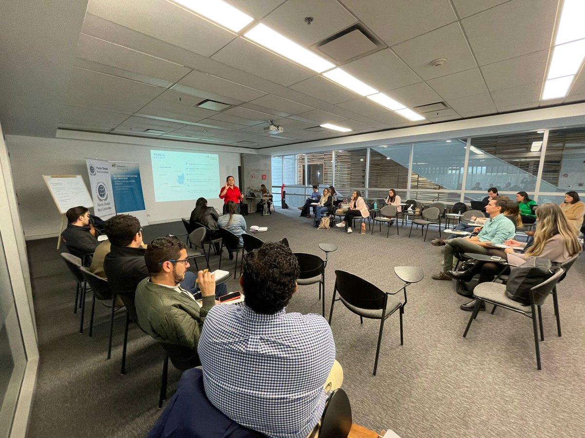 pactocolombia's tweet photo. Durante la jornada, dentro de los profesionales que nos acompañaron, estuvieron; Karen Bahamón Bastidas, Oficial de Cumplimiento de la @Electrohuila, Luis Mesia, Experto Internacional en temas financieros y Juan Manuel Malagón Profesional de Cumplimiento en @Telefonica_Col. https://t.co/bAkJ6f6yhu