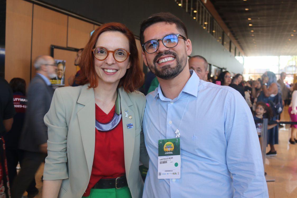 AnaPimentelmg's tweet photo. Olhem quem conheci pessoalmente hoje na #17CNS! O "médico de postinho" @luizpaulor 🤩
Unidos em defesa do SUS e da saúde pública <3 https://t.co/NjsxNzANpd