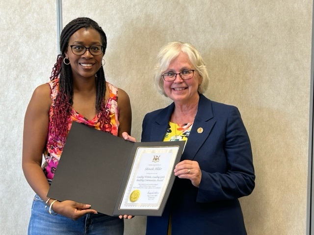 UniforTheUnion's tweet photo. Congrats to Unifor Ontario Regional Council Chair @shinadeallder for her 2023 Leading Women Leading Girls Award win! "To be considered a leader in the community by breaking down barriers and being Unifor’s 1st woman and woman of colour ORC Chair is a huge achievement,"  she said. https://t.co/QAfOiwPgIs