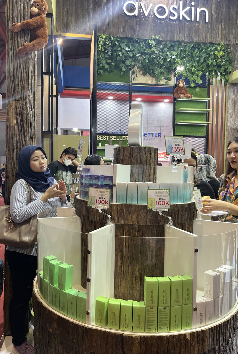 txtdrjkt's tweet photo. kemarin main ke booth avoskin di PRJ rame banget, ada vending machine juga bisa dpt produk gratis.

harganya oke bgt ada yg 50rban, lebih lebih dr toko onlen sebelah🤑🤑🤑 https://t.co/2kiq5d1IYy
