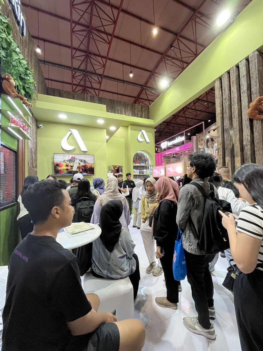 txtdrjkt's tweet photo. kemarin main ke booth avoskin di PRJ rame banget, ada vending machine juga bisa dpt produk gratis.

harganya oke bgt ada yg 50rban, lebih lebih dr toko onlen sebelah🤑🤑🤑 https://t.co/2kiq5d1IYy