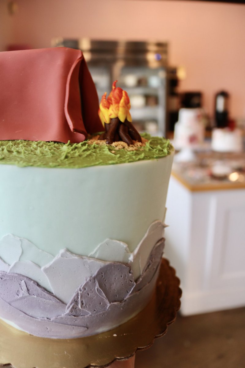 3sweetgirlscake's tweet photo. Free Cake Friday is here! ⛺️🔥⛰️
Enter to win this week’s delicious free cake on Facebook or Instagram!
#3sweetgirlscakery #giveaway #cincyeats #cincytreats #freecake #freecake #513eats #cakelove #campingcake #campingtheme #campout #summercake #camper #bonfire #bonfirecake https://t.co/OtgQOa47Fr