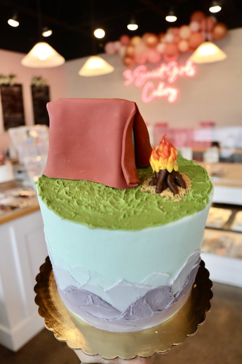 3sweetgirlscake's tweet photo. Free Cake Friday is here! ⛺️🔥⛰️
Enter to win this week’s delicious free cake on Facebook or Instagram!
#3sweetgirlscakery #giveaway #cincyeats #cincytreats #freecake #freecake #513eats #cakelove #campingcake #campingtheme #campout #summercake #camper #bonfire #bonfirecake https://t.co/OtgQOa47Fr