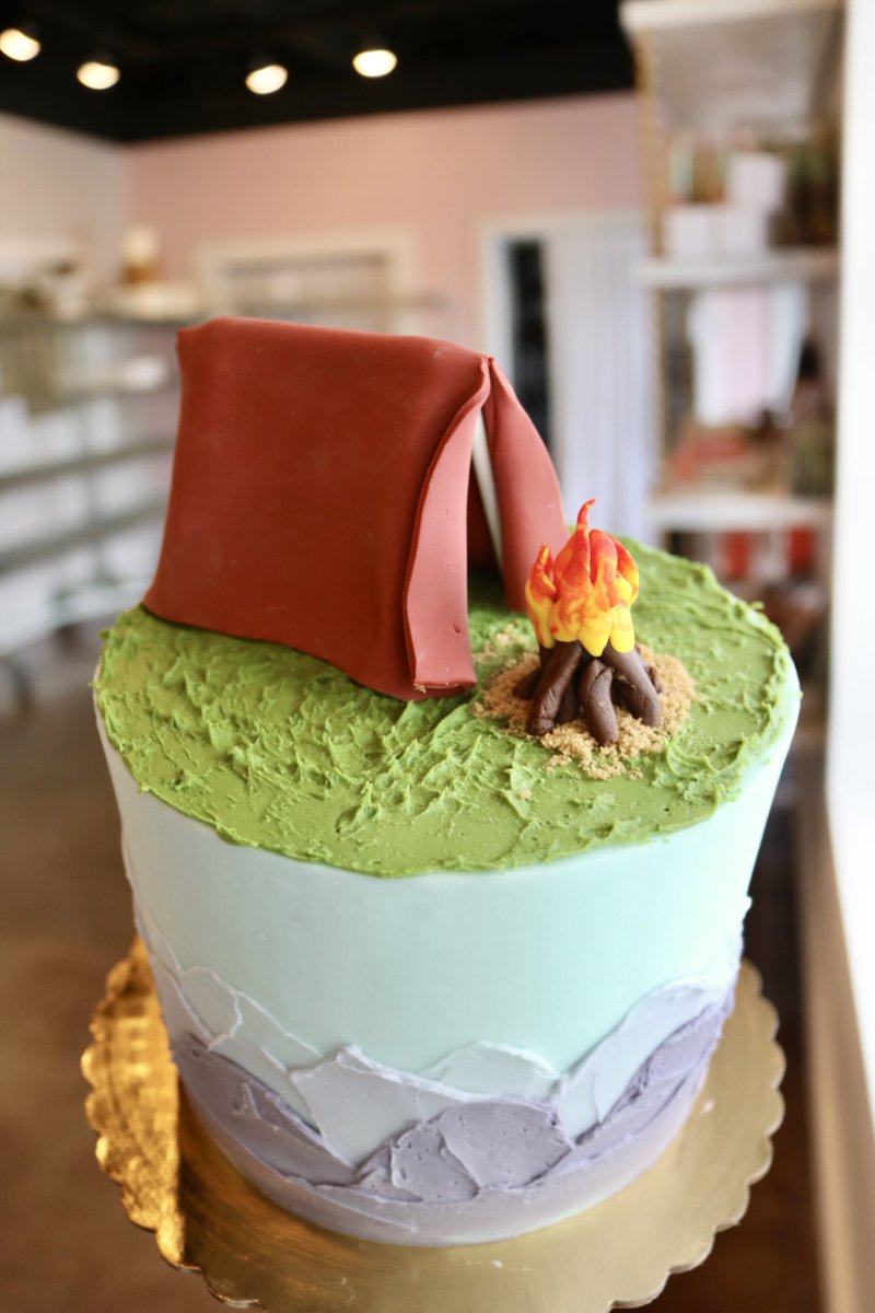 3sweetgirlscake's tweet photo. Free Cake Friday is here! ⛺️🔥⛰️
Enter to win this week’s delicious free cake on Facebook or Instagram!
#3sweetgirlscakery #giveaway #cincyeats #cincytreats #freecake #freecake #513eats #cakelove #campingcake #campingtheme #campout #summercake #camper #bonfire #bonfirecake https://t.co/OtgQOa47Fr