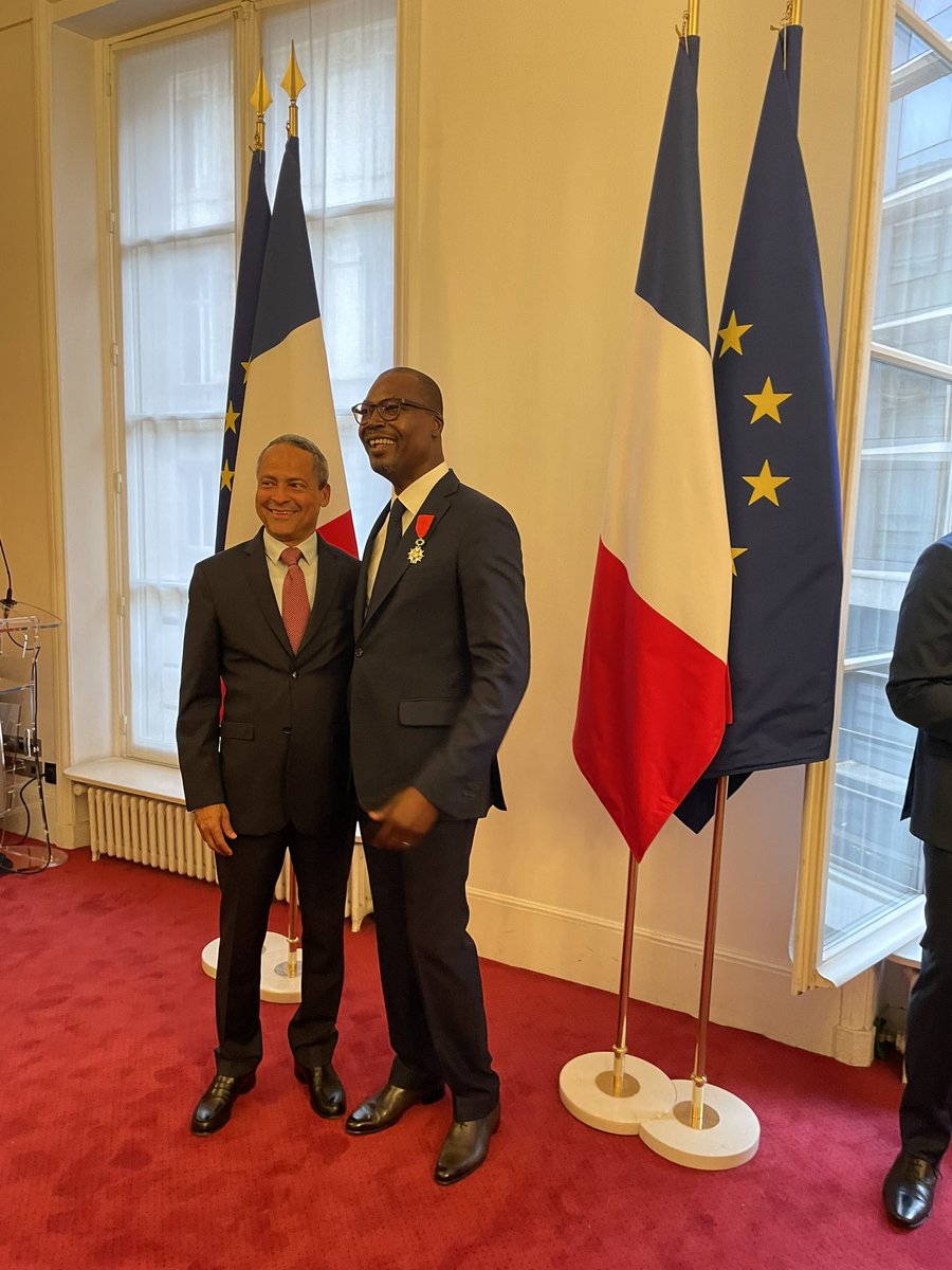 Gguerard64's tweet photo. j’ai eu l’honneur d’assister à la remise de la Légion d’Honneur à Wilfrid Lauriano do Rego par Monsieur Édouard Philippe.
Une cérémonie remplie d’émotions et d’amitiés. C’est la reconnaissance d’un parcours exemplaire, une vision emprunt d’humanité, une compétence reconnue. Bravo https://t.co/RQ1ErB6Y8A