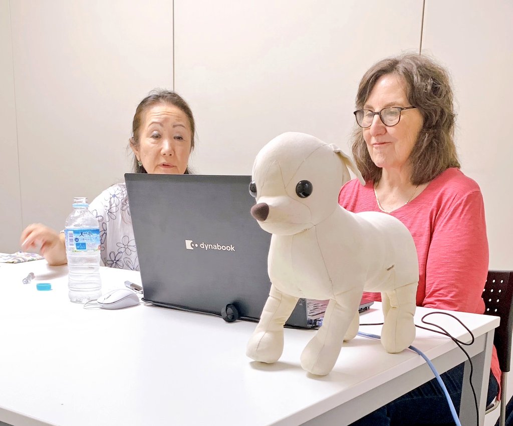 wan_pet_aqua's tweet photo. 【Tタッチ】特別講義が始まりました!
座学の後はクラスごとにデビー先生と一緒に実技を行います!
#ttouch
#Tタッチ
#デビー先生
#国際ペットワールド専門学校
#愛玩動物看護師 #トリマー #ドッグトレーナー #飼育員 https://t.co/G7xTCZfJ2P