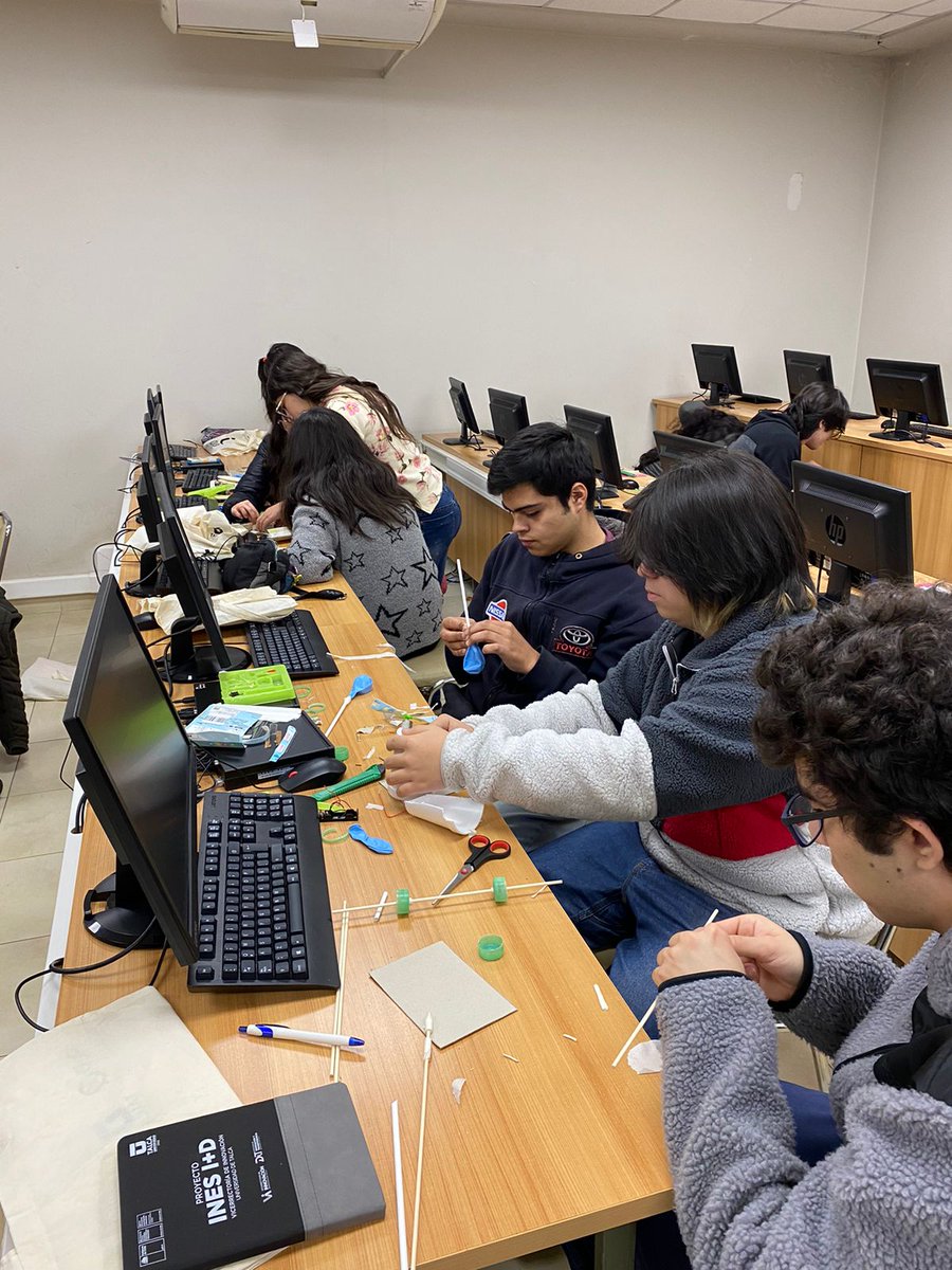ICBUTALCA1's tweet photo. ¡Un día lleno de ingenio y creatividad en nuestras escuelas de invierno! En el primer día los estudiantes  se enfrentaron a desafíos de ingeniería demostrando su habilidad para pensar de forma innovadora y resolver problemas 
#EscuelasDeInvierno
#SomosUTalca
#Bioinformaticautalca https://t.co/UemocmZjej