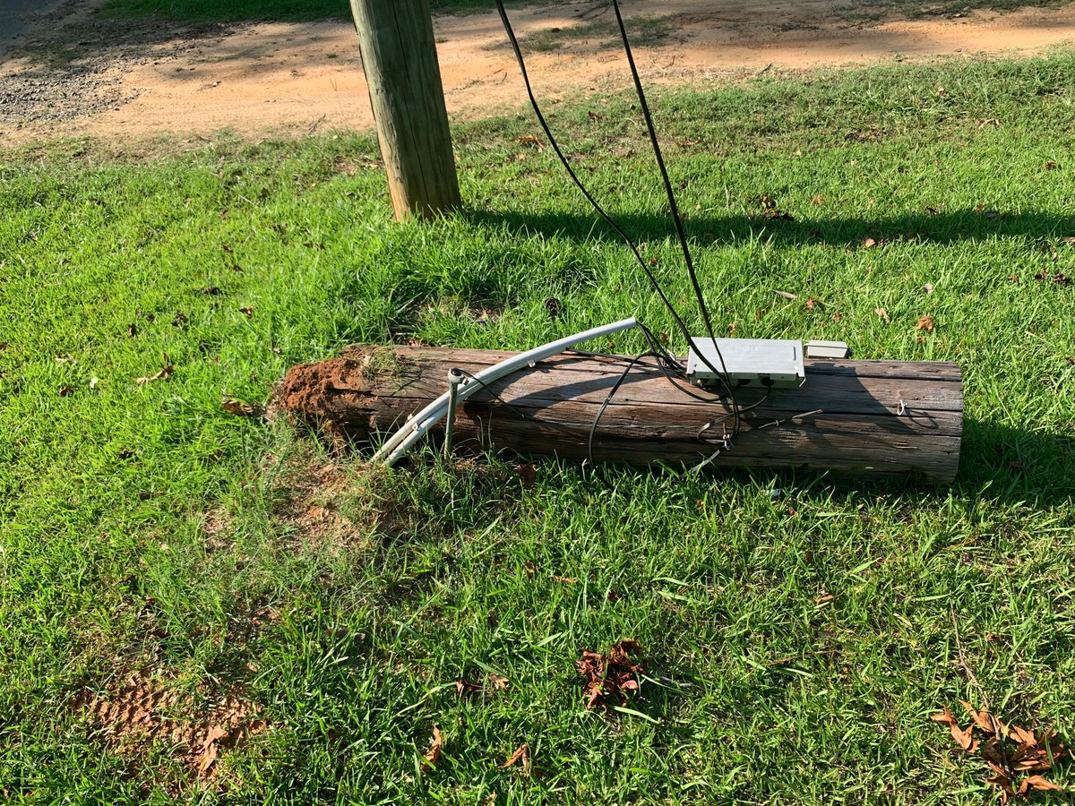 nwcomics's tweet image. After waiting almost two weeks for a technician, @ATT just told us that "if they check the line and it's working, they won't come out"
2/3