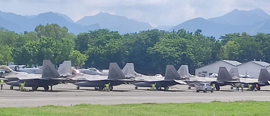 MonteroMax's tweet photo. USAF F-22 Raptors and A-10 Warthogs @ Clark AB as part of Exercise COPE THUNDER 2023-2 with Philippine Air Force. The exercise is runnimg from 02 to 21 July 2023.
๐ท Emil Dela Rosa Jr @ PPSG. https://t.co/P6OLRxEX7I