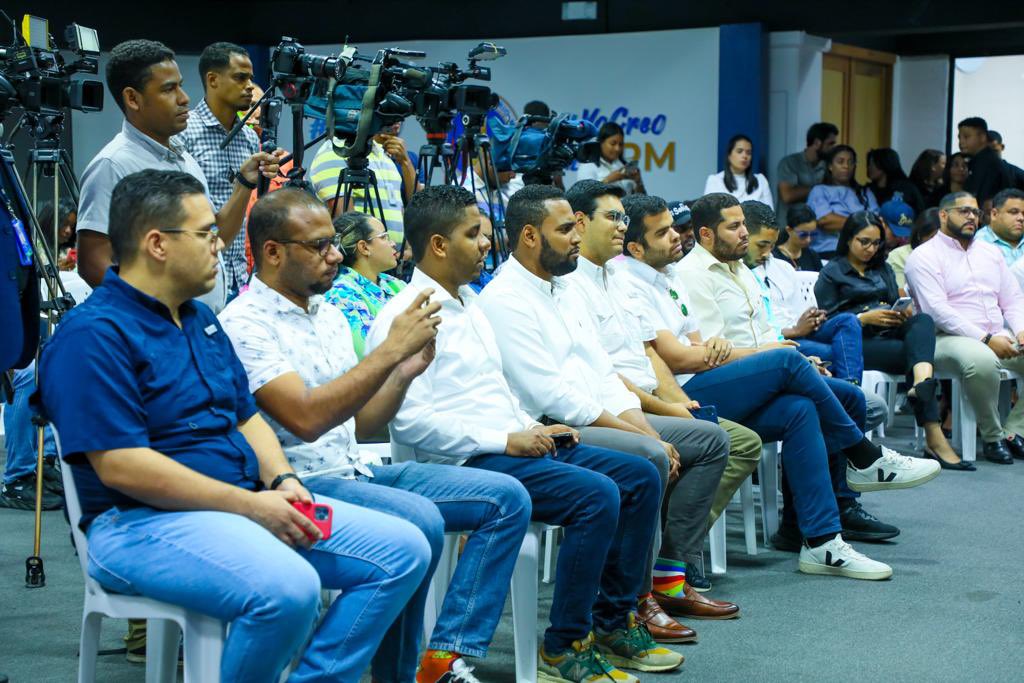 PRM_Oficial's tweet photo. El presidente de la @JRM_OFICIALRD , @CarlosValdezRD, destacó nuestro compromiso con la juventud dominicana y la creación de un futuro lleno de oportunidades para ellos.
#YoCreoEnTi #YoCreoEnElPRM #YaMeInscribiPRM #CandidatosPRM https://t.co/UXR0nLBzlX