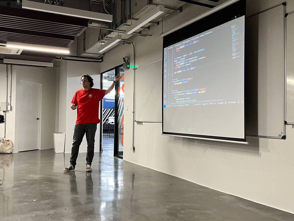 ethereumgt's tweet photo. La primer promoción de Ethereans en Guatemala, construyendo tokens hoy, en su cuarta clase de Solidity! 🔥

Quién se apunta a la segunda promo?!

#blockchain https://t.co/sc2Ma515D9