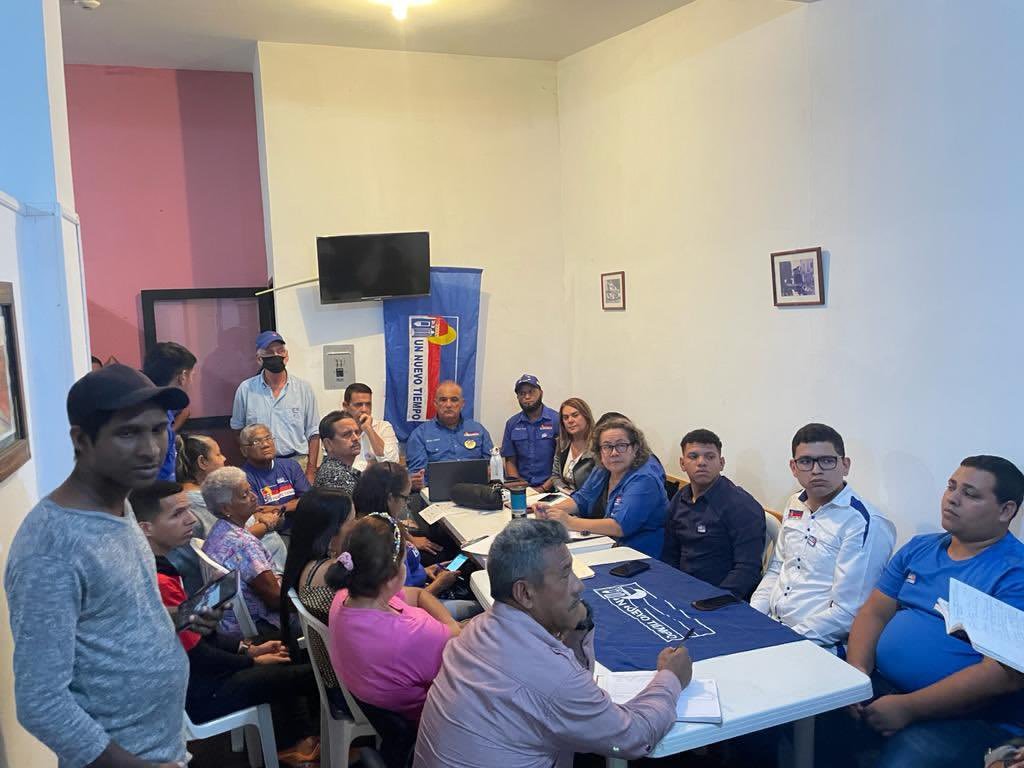 Autoridades regionales de #UNT en #Bolívar - <a href="/UNTBol/">Un Nuevo Tiempo Bolívar</a>, sostuvieron una reunión con su dirigencia, actividad en la que el presidente regional <a href="/Raulyusef1/">Raúl Yusef</a> explicó que "la ruta es #LaPrimaria y la construcción de la #Unidad para asumir los retos en el 2024".

#06Julio