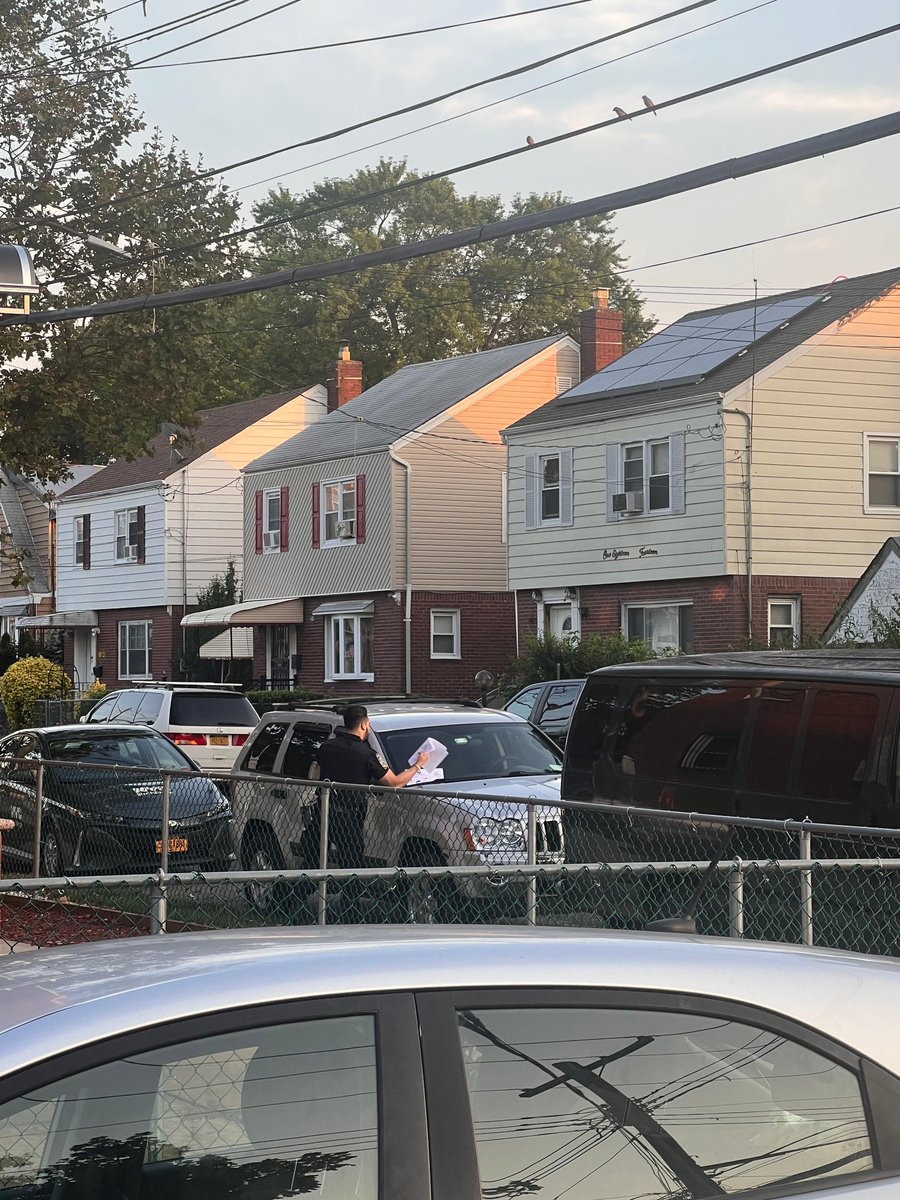 NYPD113Pct's tweet photo. 113th precinct auxiliary and crime prevention spread awareness this evening about auto crime. #Beaware #113PCT https://t.co/OuV4bOAwtb