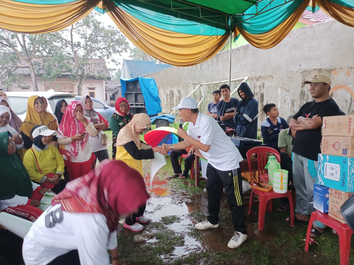 bang_azwan's tweet photo. Keseruan bersama ibu ibu senam sehat Tanggamus

#Azuwansyah
#Lampung
#Tanggamus
@lampunggehh
#TrendingNow https://t.co/0GeNgXNJSi