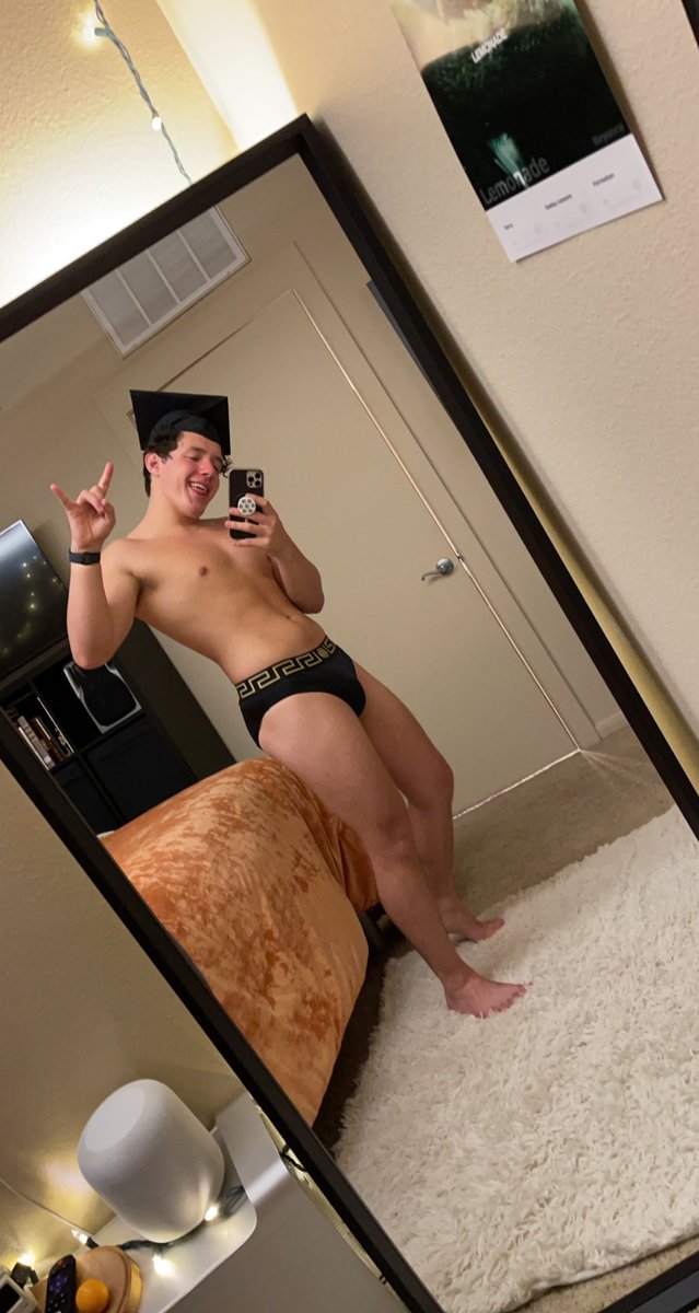 guysxtn's tweet photo. still mad i didn’t do a grad shoot in this https://t.co/2sy8Ot10hC
