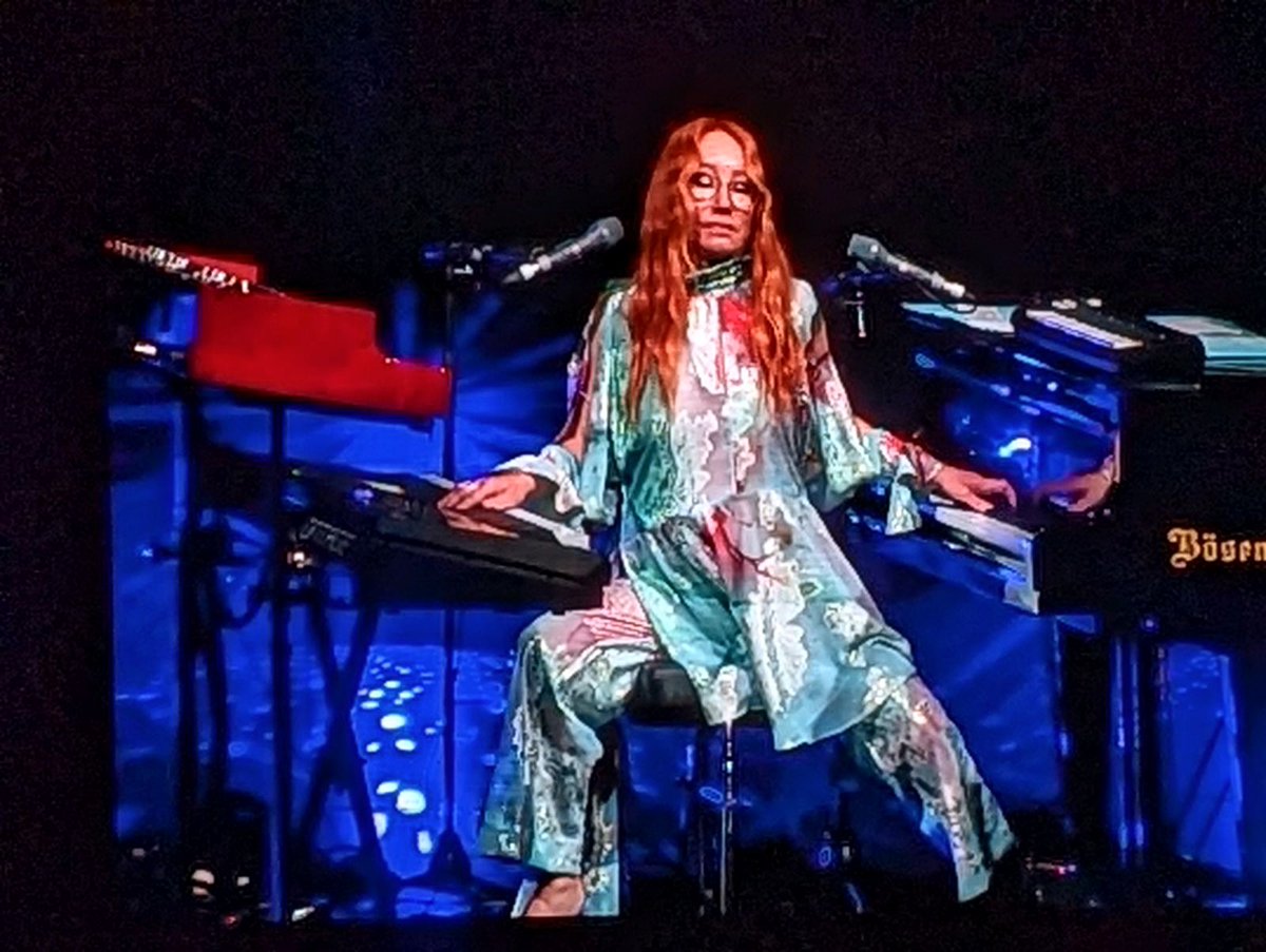 scargregjim's tweet photo. Getting my whole teenage life together tonight  @toriamos https://t.co/p4dM2TheST